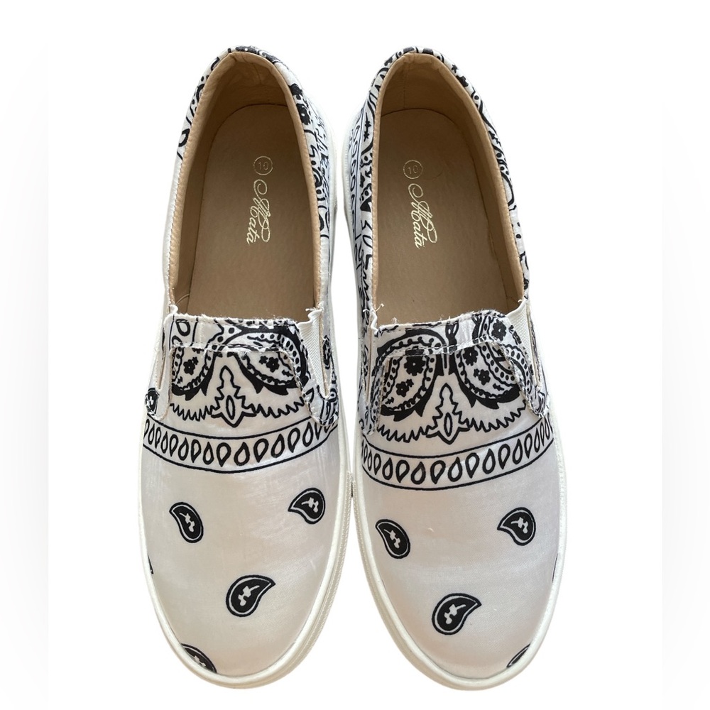 Women’s Size 10 Slip On Loafer Shoes Black/White NWOB